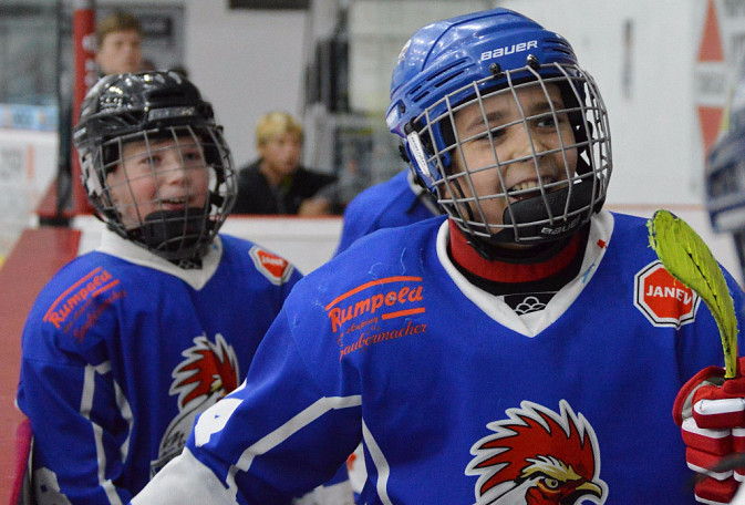 VÍKEND: Debut benjamínků, domácí duely žáků a těžké boje dorostu venku