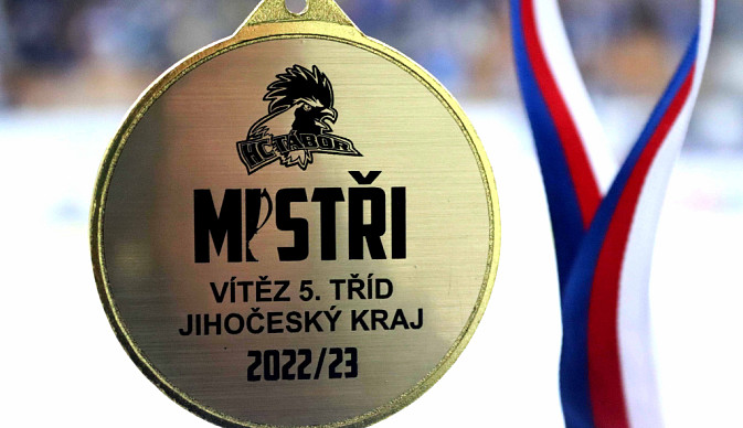 Medailový ceremoniál hráčů 5. třídy, vítězů jihočeské LIgy mladších žáků B