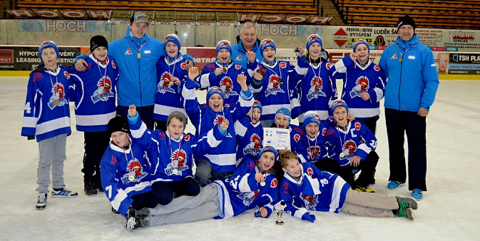 STARŠÍ ŽÁCI: Na sklonku roku přibyly do táborské klenotnice další cenné turnajové trofeje