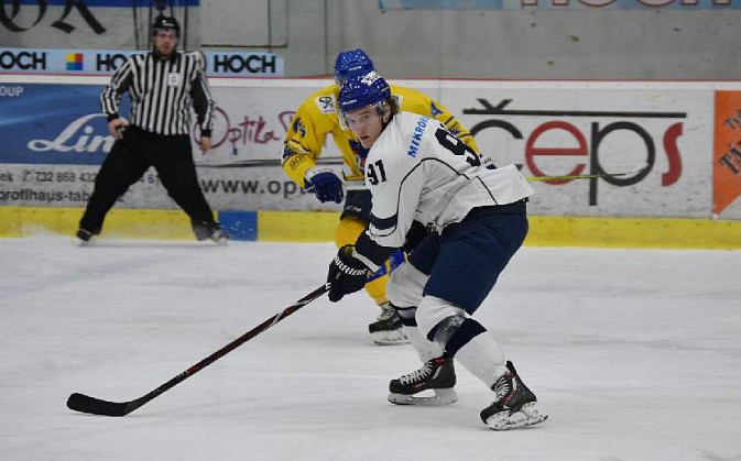V dresu Tábora si v duelu s Pískem odbyli debut Lukáš Sladkovský a Aleš Řezáč